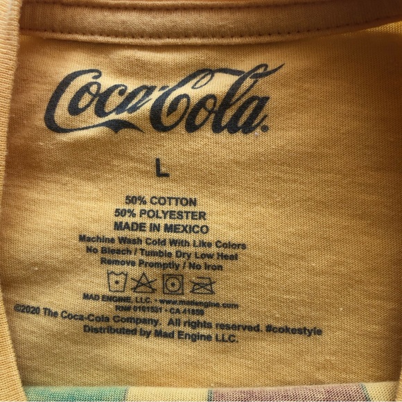 Coca-Cola Women’s Size L Yellow Cropped T-Shirt Short Sleeves Can’t Beat Feeling - Picture 8 of 16